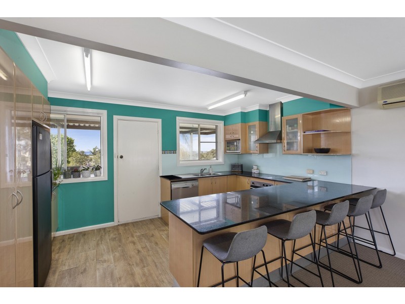 11 Talara Avenue, Bateau Bay NSW 2261