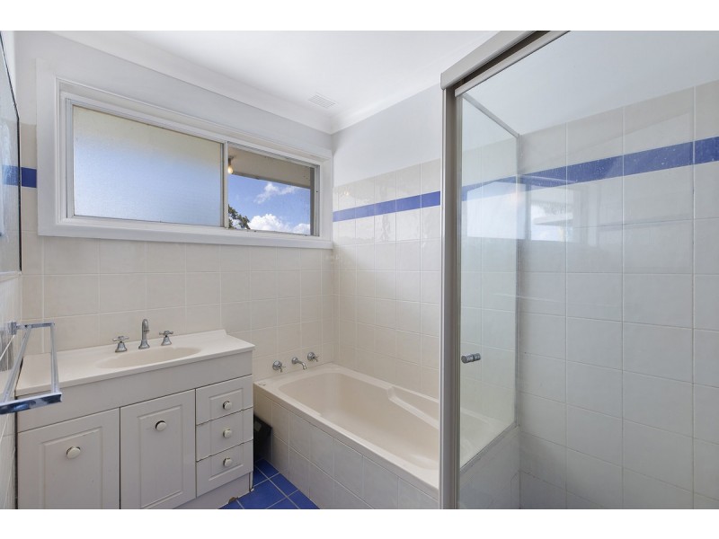 11 Talara Avenue, Bateau Bay NSW 2261