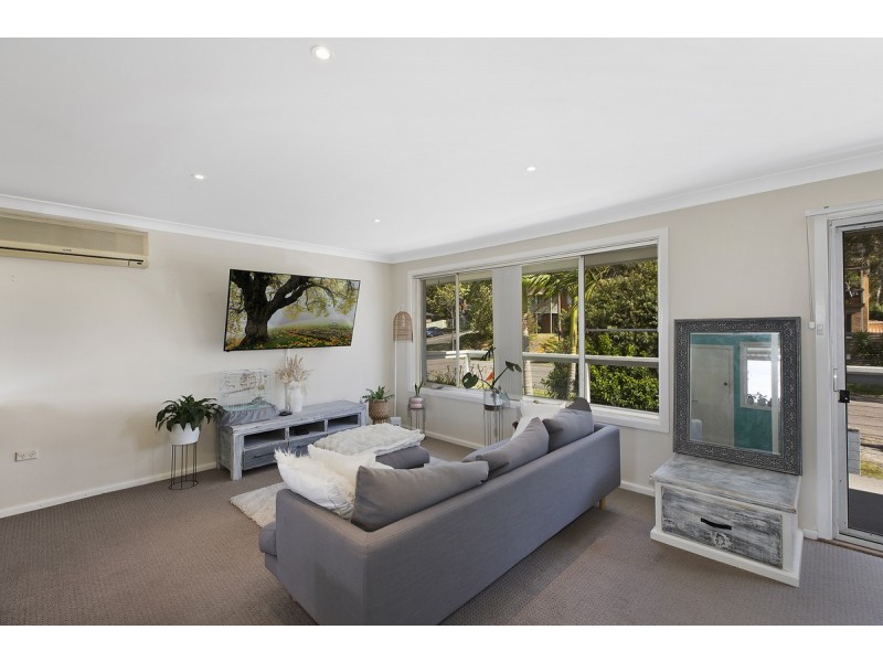 11 Talara Avenue, Bateau Bay NSW 2261