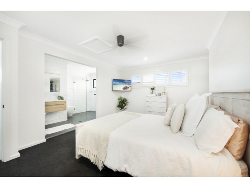 19 Captain Cook Crescent, Long Jetty NSW 2261