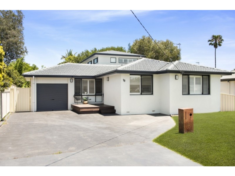 19 Captain Cook Crescent, Long Jetty NSW 2261