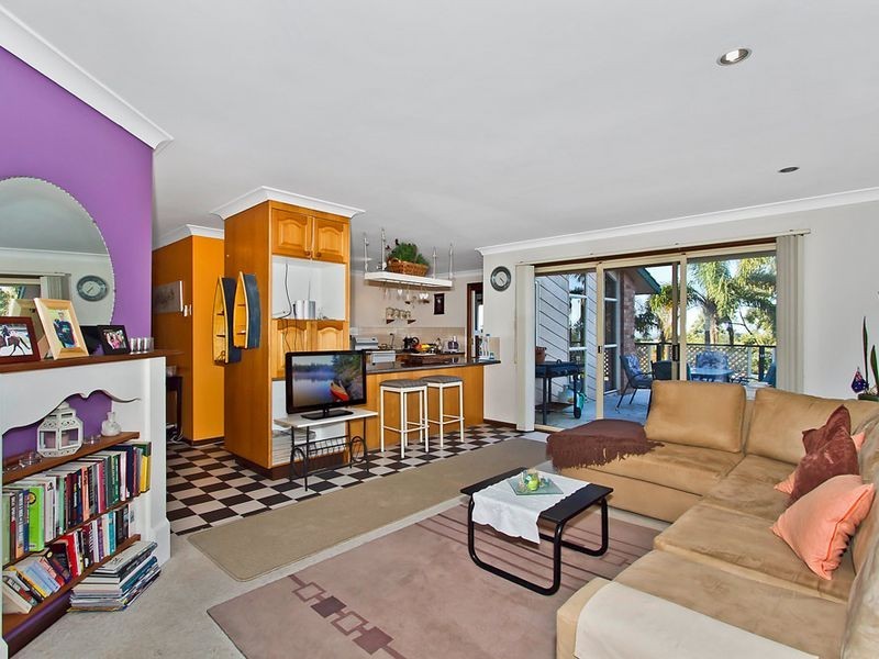 4 Redgum Close, Bateau Bay NSW 2261