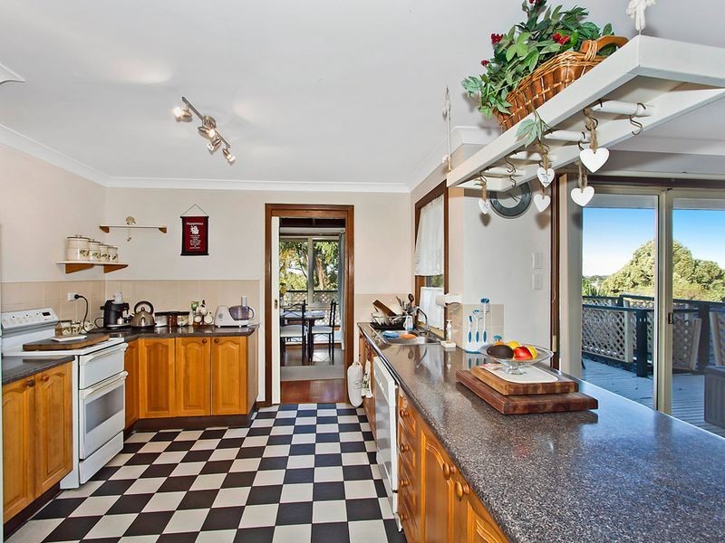 4 Redgum Close, Bateau Bay NSW 2261