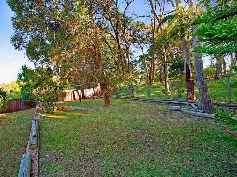 4 Redgum Close, Bateau Bay NSW 2261