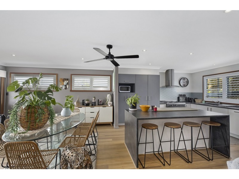 1 Masefield Avenue, Bateau Bay NSW 2261