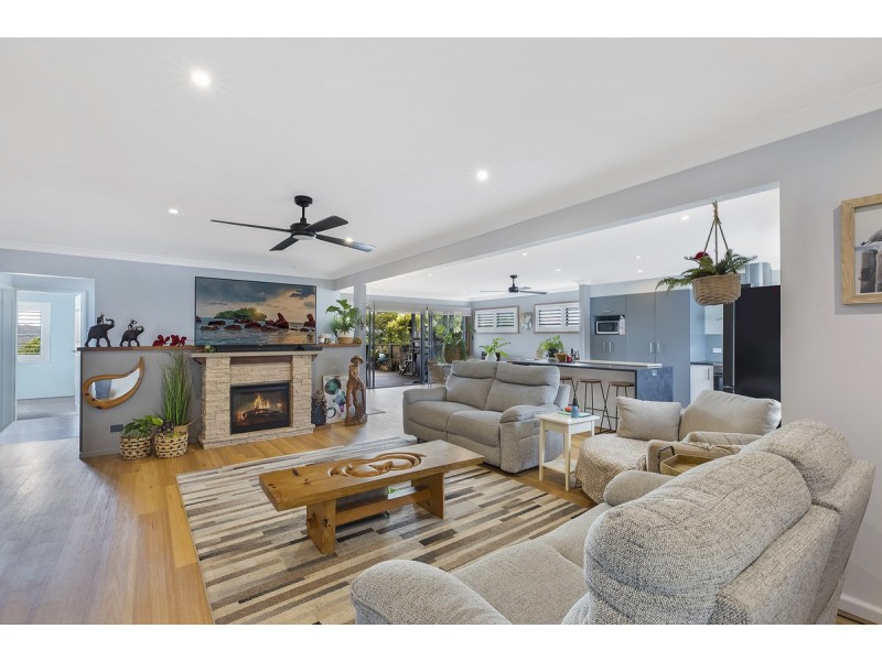 1 Masefield Avenue, Bateau Bay NSW 2261