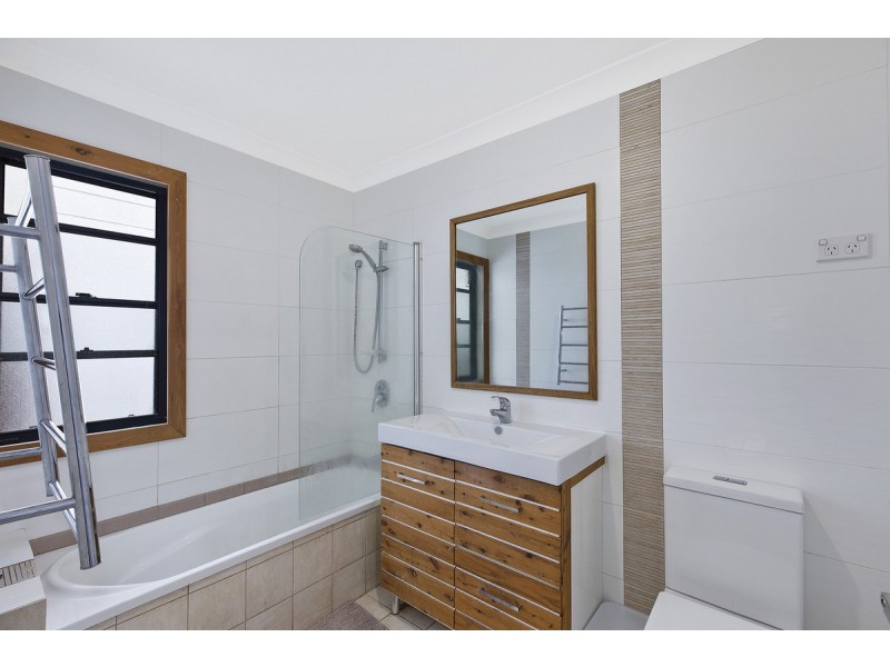 1 Masefield Avenue, Bateau Bay NSW 2261