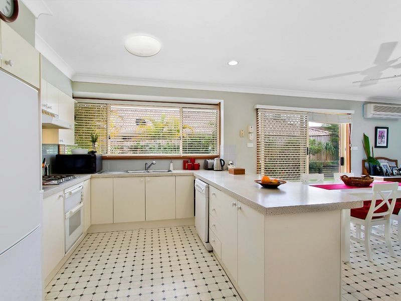 40 Sir Joseph Banks Dr, Bateau Bay NSW 2261