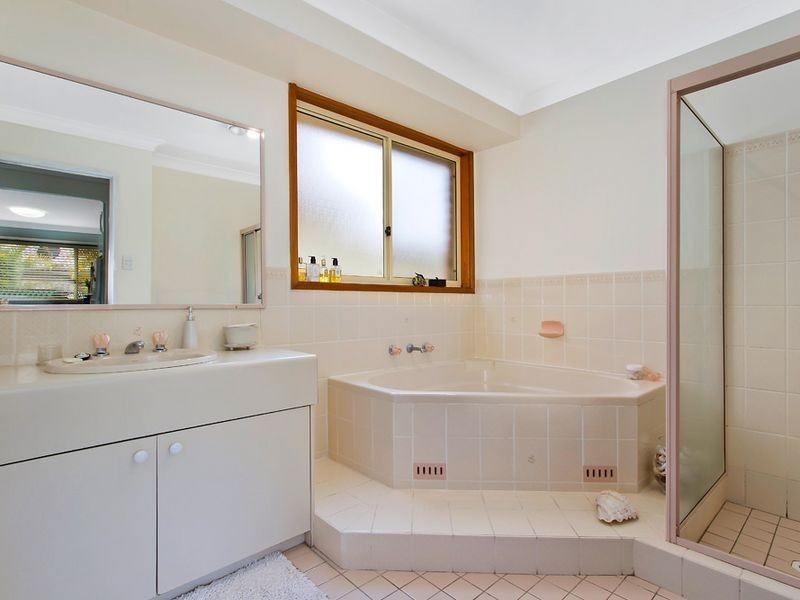 40 Sir Joseph Banks Dr, Bateau Bay NSW 2261