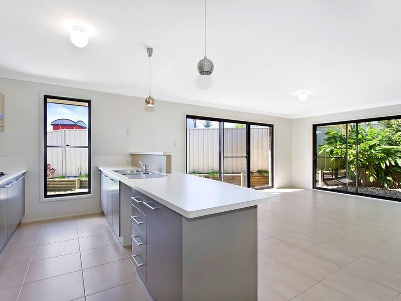 56 Sir Joseph Banks Dr, Bateau Bay NSW 2261