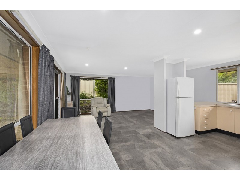 4 Kaystone Close, Bateau Bay NSW 2261