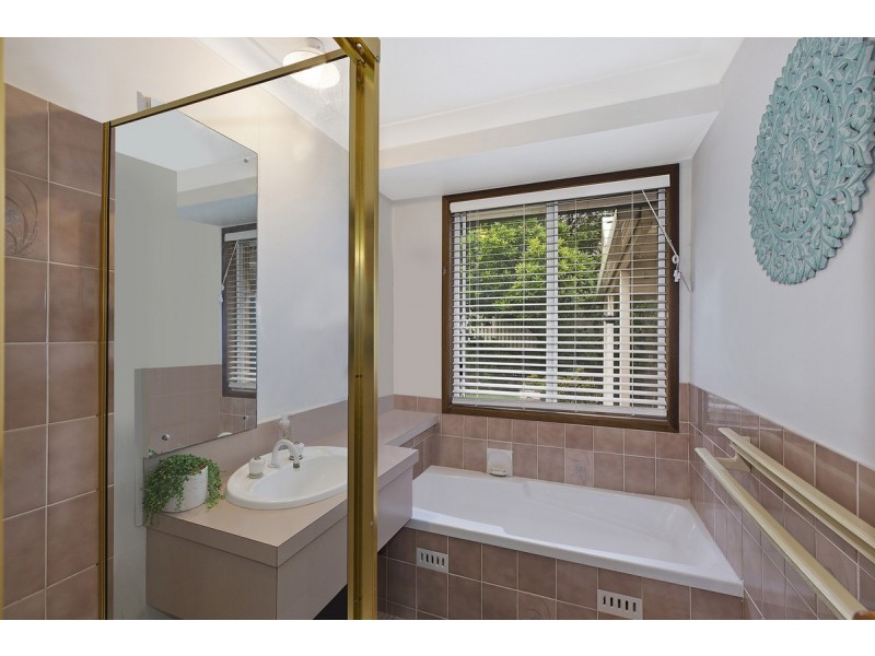 4 Kaystone Close, Bateau Bay NSW 2261