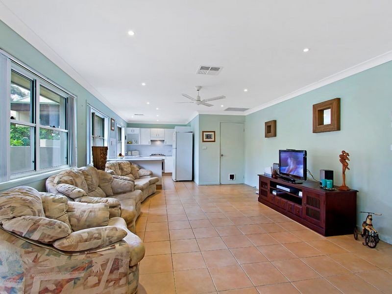 5 Whalans Rd, Bateau Bay NSW 2261