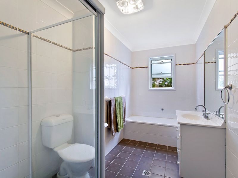 5 Whalans Rd, Bateau Bay NSW 2261