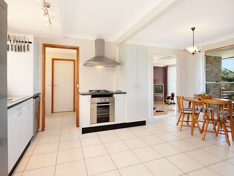 41 Belford Ave, Bateau Bay NSW 2261