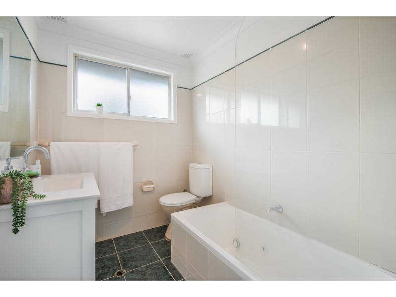 33 Rushby Street, Bateau Bay NSW 2261