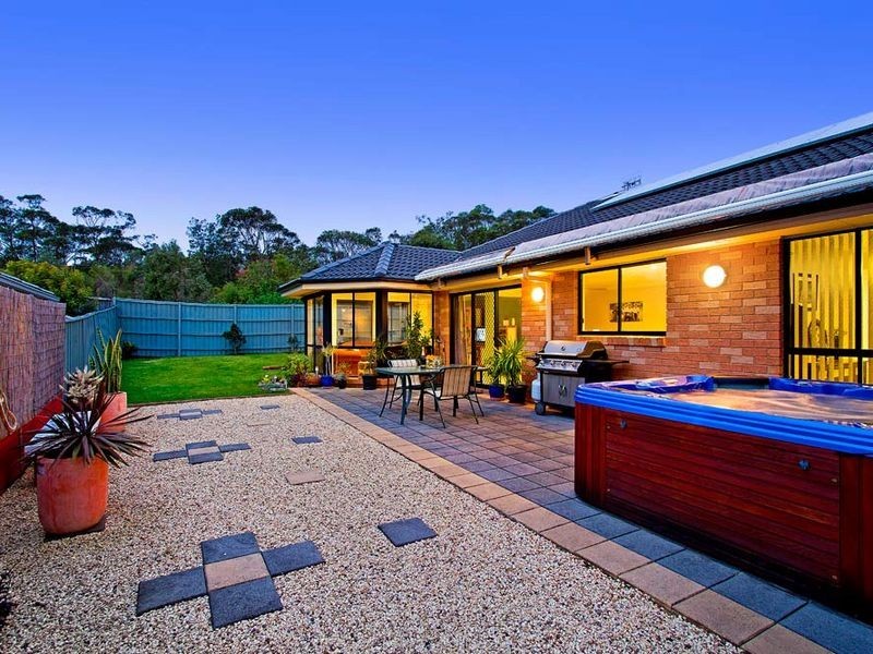 43 Bataan Cct, Bateau Bay NSW 2261