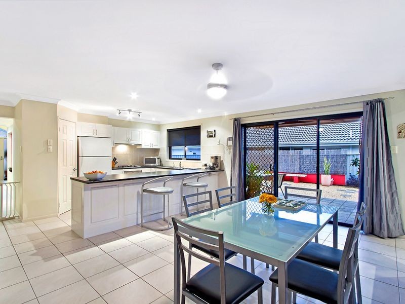 43 Bataan Cct, Bateau Bay NSW 2261
