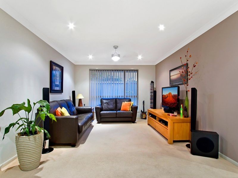 43 Bataan Cct, Bateau Bay NSW 2261