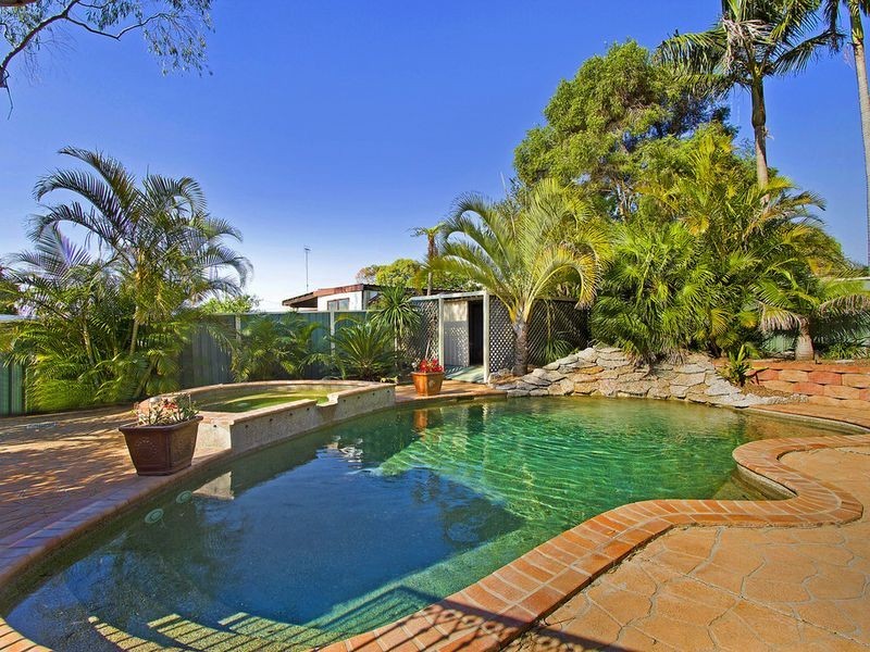33 Curzon Avenue, Bateau Bay NSW 2261