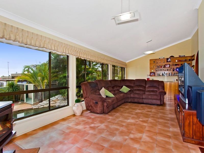 33 Curzon Avenue, Bateau Bay NSW 2261