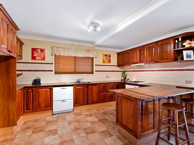 33 Curzon Avenue, Bateau Bay NSW 2261