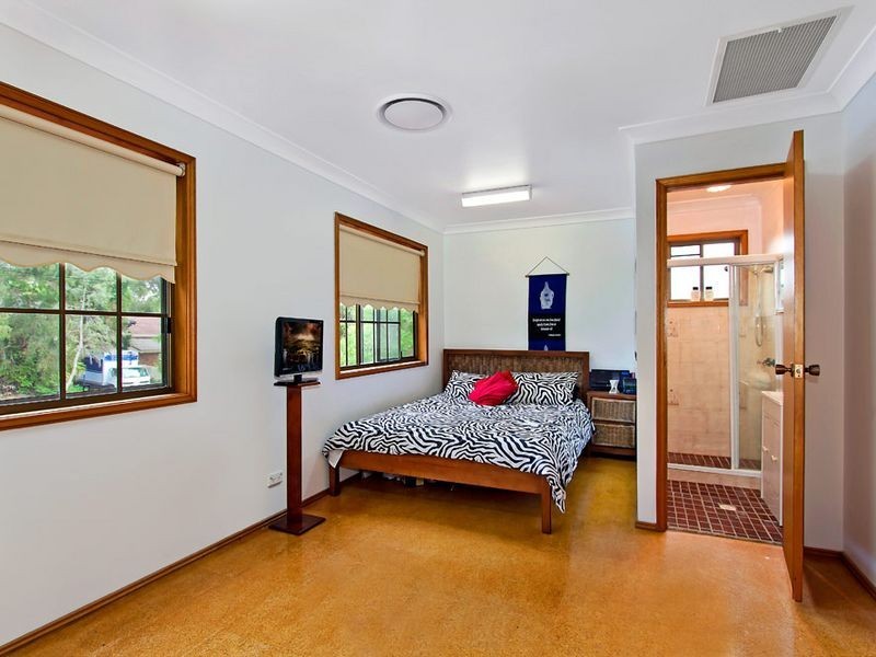 33 Curzon Avenue, Bateau Bay NSW 2261