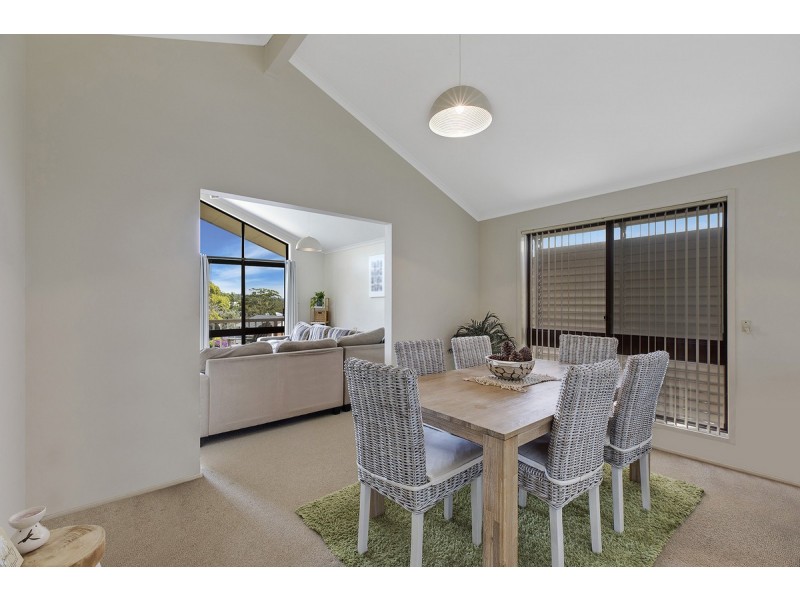 6 Parklands Close, Bateau Bay NSW 2261