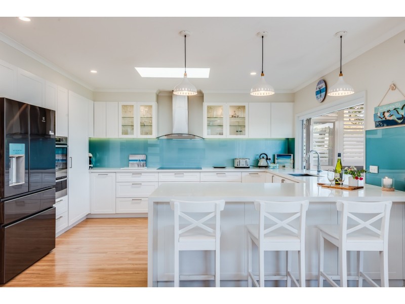 10 Wandella Avenue, Bateau Bay NSW 2261