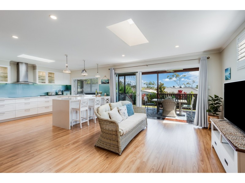 10 Wandella Avenue, Bateau Bay NSW 2261