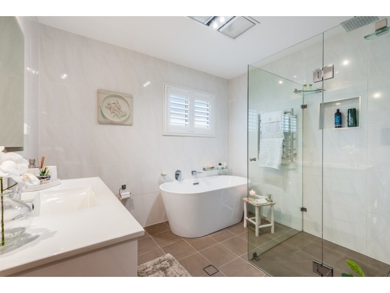 10 Wandella Avenue, Bateau Bay NSW 2261