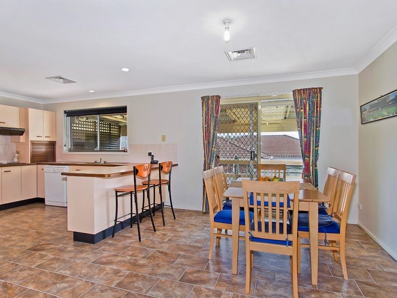 143 Cresthaven Avenue, Bateau Bay NSW 2261