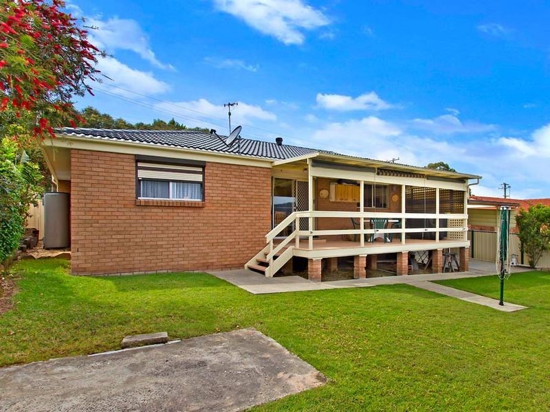 143 Cresthaven Avenue, Bateau Bay NSW 2261