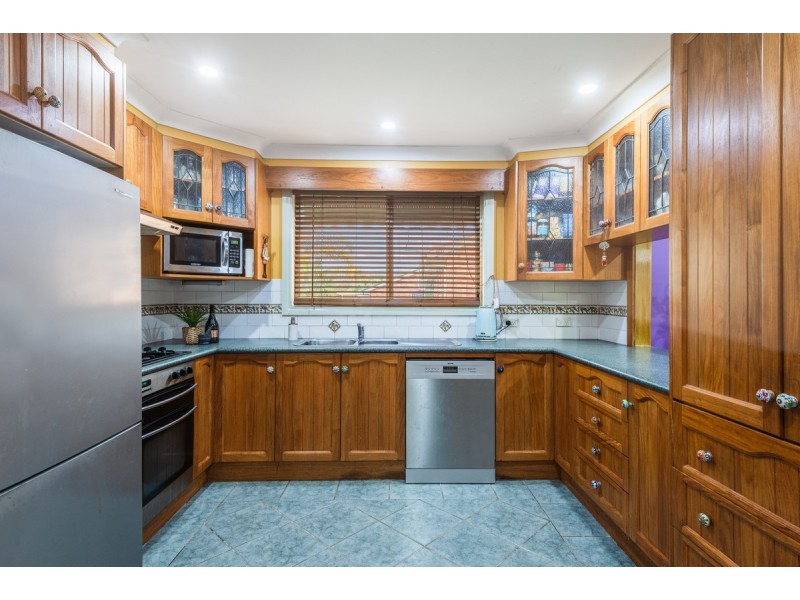 247 Cresthaven Avenue, Bateau Bay NSW 2261