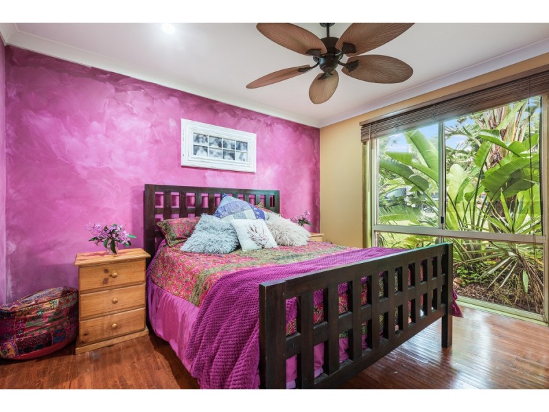 247 Cresthaven Avenue, Bateau Bay NSW 2261