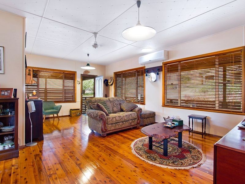 12 Toongara Avenue, Bateau Bay NSW 2261