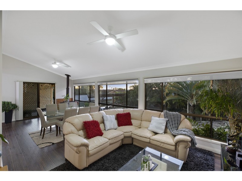 33 Curzon Avenue, Bateau Bay NSW 2261