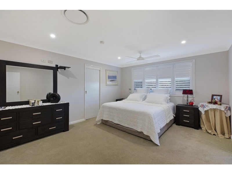 33 Curzon Avenue, Bateau Bay NSW 2261