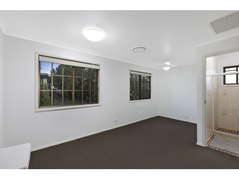 33 Curzon Avenue, Bateau Bay NSW 2261