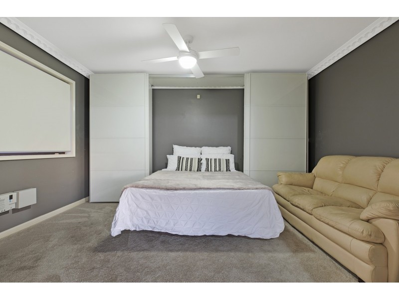 33 Curzon Avenue, Bateau Bay NSW 2261