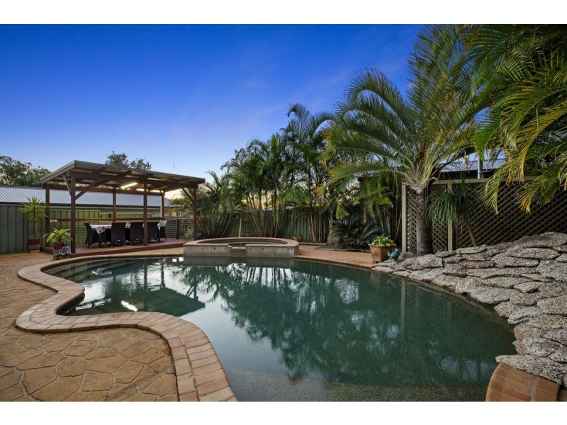 33 Curzon Avenue, Bateau Bay NSW 2261