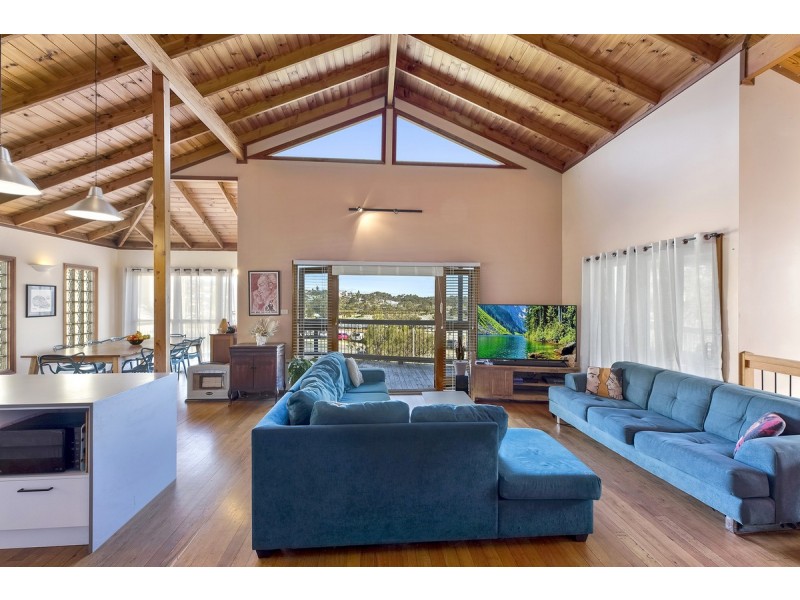 2 Longs Road, Bateau Bay NSW 2261