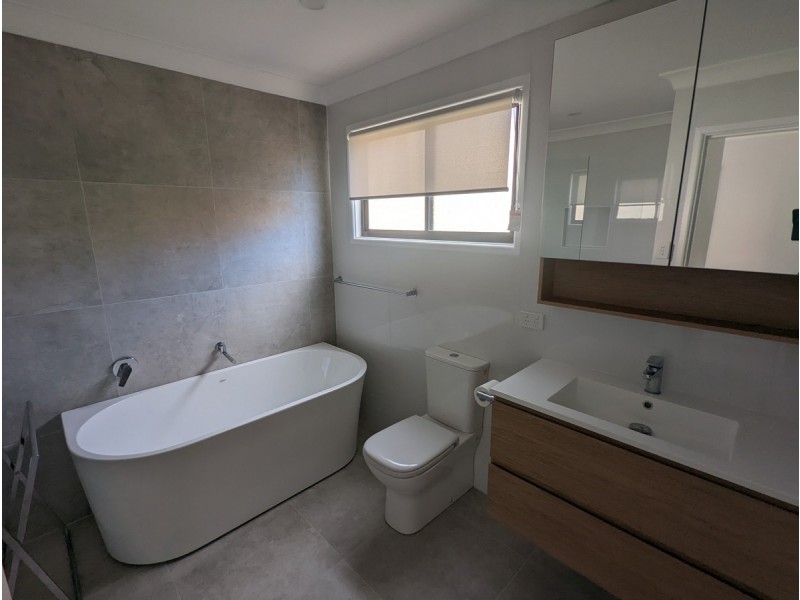 24 Rays Road, Bateau Bay NSW 2261