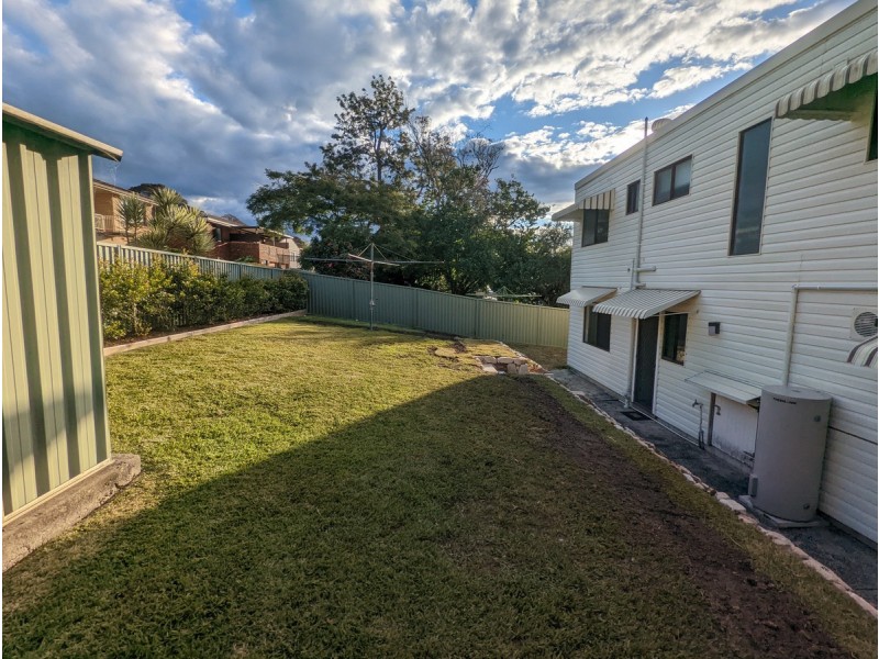 24 Rays Road, Bateau Bay NSW 2261