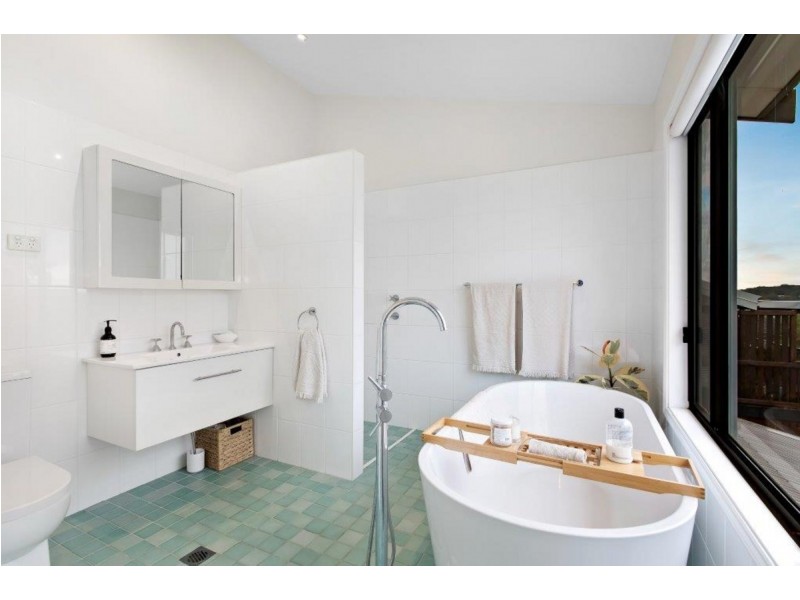 69 Berne Street, Bateau Bay NSW 2261