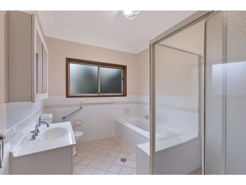3 Reserve Drive, Bateau Bay NSW 2261