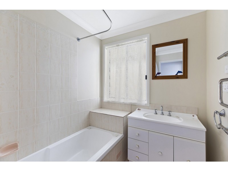 3 Lancaster Parade, Bateau Bay NSW 2261