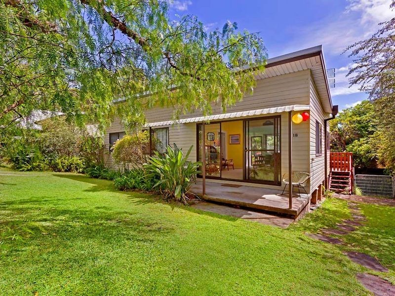 18 Norahview Street, Bateau Bay NSW 2261