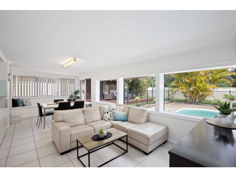 10 Bosun Close, Bateau Bay NSW 2261