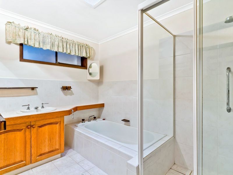 2 Kywong Close, Bateau Bay NSW 2261